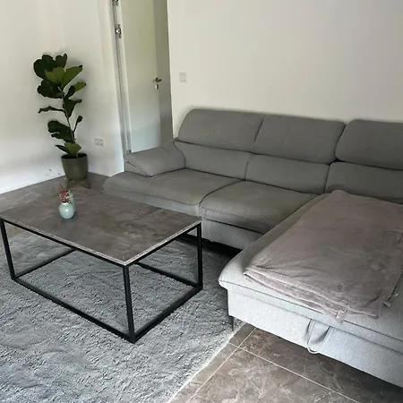 Moderne Grossraeumige Apartman